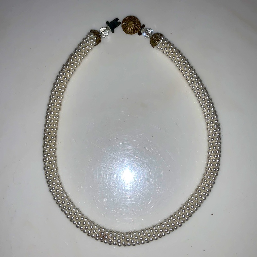 Beautiful vintage faux pearl choker